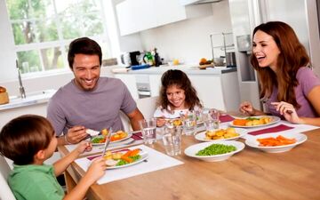 چه والدینی می توانند فرزند شاد تربیت کنند؟

