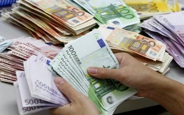  قیمت خرید دلار در بانک‌ها امروز ۹۷/۱۱/۳۰