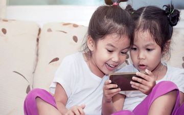 سن مناسب گوشی هوشمند برای کودکان: راهنمای والدین