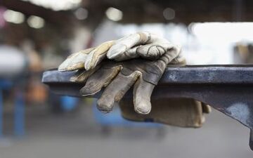  فاصله حقوق کارگران با مزد واقعی زیاد است