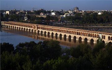 سرخ شدن آب زاینده رود +تصاویر
