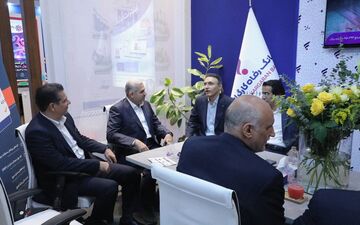 معاون وزیر اقتصاد از غرفه بانک رفاه کارگران در الکامپ بازدید کرد