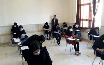 امتحانات کدام دانشجویان حضوری برگزار می‌شود؟
