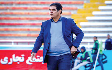 مهاجری سرمربی خیبر شد

