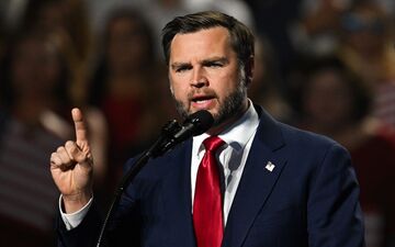اعتراض معترض به سخنرانی جی دی ونس در کنفرانس جمهوریخواهان