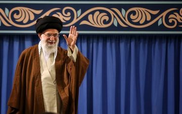 دیدار مسئولان نظام و میهمانان کنفرانس وحدت اسلامی‌ با رهبر انقلاب