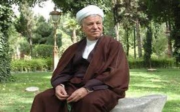 مرحوم آیت الله هاشمی در یک دورهمی خانوادگی