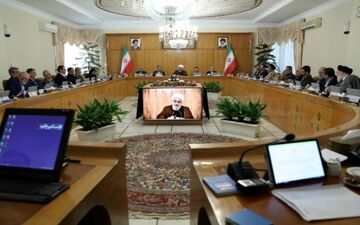تولید، اشتغال، کنترل تورم و حمایت از اقشار کم‌درآمد محورهای اصلی بودجه 98