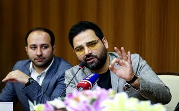 احسان علیخانی: برخی از مجریان بدونِ هیچ آزمون و خطایی، برنامه زنده اجرا می‌کنند