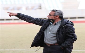 
از تلاش بازیکنانم راضی هستم/این برد را به روح شهید سپاسی تقدیم می کنیم