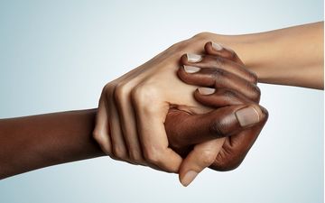 نگاهی به «حذف واژه نژاد از قانون اساسی فرانسه» در شبکه پرس تی وی