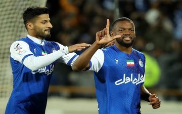 ادامه روزهای خوش استقلال با غلبه بر حریف محبوب/ برد شیرین در روز تلخ مدیر باشگاه 
