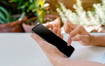 پیام دادن زیادی به همسر، خوبه یا بد؟