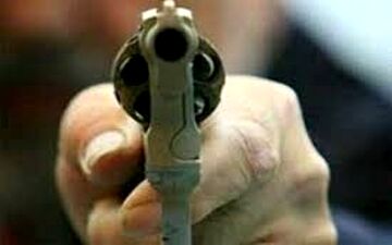  تعدی به مأمور پلیس حادثه آفرید / مجرم به دنبال خلع سلاح مأمور پلیس