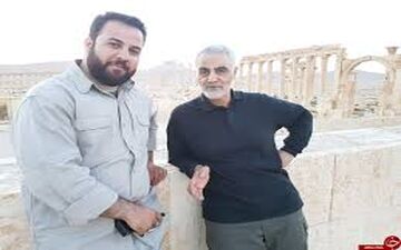 عکس/ حاج قاسم در کنار خبرنگار شبکه خبر در سوریه