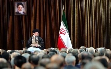 تصور حل مشکلات از راه مذاکره یا رابطه با آمریکا خطایی واضح است