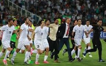 خانم ها در استقبال از ملی پوشان فوتبال