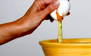 زرده تخم مرغ برای بهبود سرفه معجزه می کند