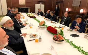 پیام توئیتری ظریف درباره دیدار روحانی و آبه
