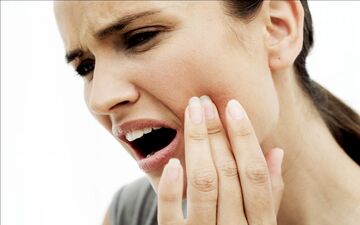 دلایل درد فک پایین 
