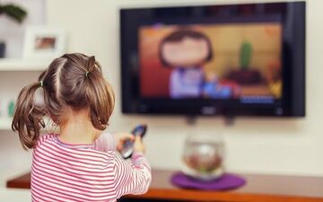 دیدن تلویزیون برای کودکان زیر دو سال ممنوع است