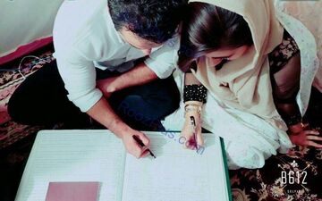 زوج زلزله زده سرپل ذهاب زندگی مشترک خود را در چادر آغاز کردند+عکس