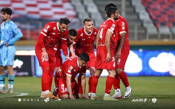 تصویر پیام صادقیان در کنار ستاره جوان پرسپولیس