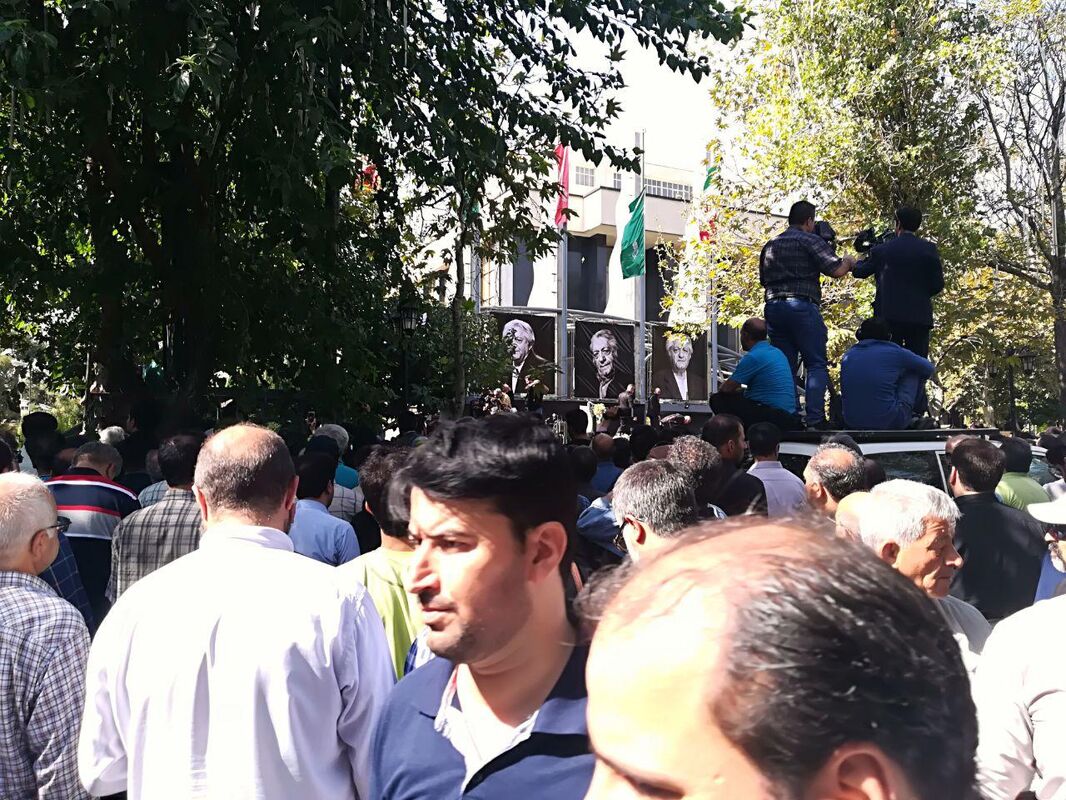 گزارش تصویری از مراسم تشیع استاد عزت الله انتظامی