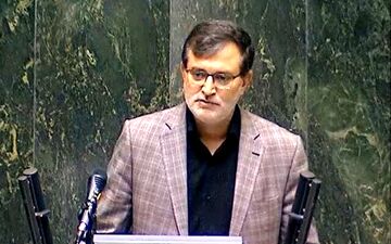 
حق وردی: اخذ آزمون برای رتبه بندی معلمان حذف شد

