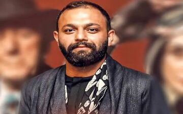 استایل جدید صابر ابر در نمایشگاه هنری خبرساز شد/ عکس