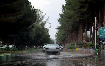 بارش باران و برف در جاده‌های 14 استان