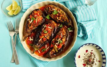 سفر به کردستان با طعم دلمه: طرز تهیه دلمه گوجه و بادمجان به روشی سنتی | فیلم