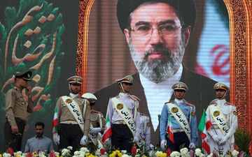 دستور آیت‌الله خامنه‌ای برای باقی ماندن اورانیوم غنی‌شده در خاک ایران؛ نفت گران شد