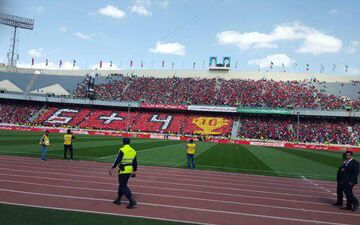 حضور هواداران پرسپولیس با لباس رضاییان/ پسر و پدر نوروزی هم آمدند + عکس 