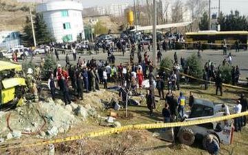  تحویل اجساد ۱۰ فوتی حادثه اتوبوس دانشگاه آزاد به خانواده‌هایشان