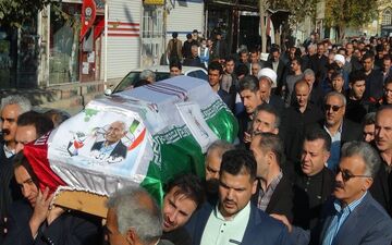 پیکر جانباز شهید «قاسم امینی» بر دوش مردم گیلانغرب تشییع شد