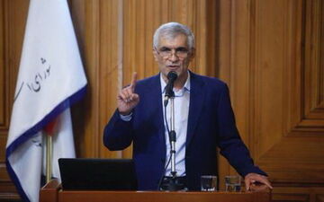 امضاء حکم شهردار تهران از سوی وزیر کشور