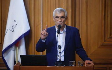 امضاء حکم شهردار تهران از سوی وزیر کشور