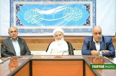 دیدار استاندار کرمانشاه و اعضای شورای اداری با نماینده ولی فقیه در استان