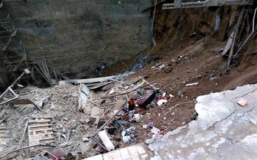 انفجار گاز در ساختمانی دو طبقه در محله اطلس غربی ملارد/ ۹ نفر را از زیر آوار خارج شدند