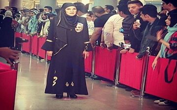 عکس مرحوم علی معلم روی سینه همسرش+ عکس
