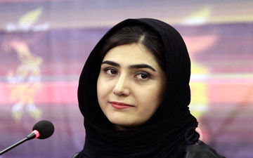 باران کوثری و کشف حجاب؟!|جنجال کشف حجاب باران کوثری با موهای هفت رنگ در مراسم مرحوم حسام محمودی
