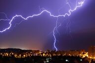 تصاویر آخرالزمانی از رعد و برق مهیب در غرب تهران + فیلم