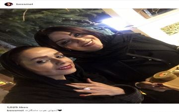 سلفی منصوره بسمل به همراه دوستش در یک کافه رستوران (عکس)