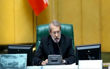 لاریجانی: دولت باید مصوبه مجلس درباره افزایش حقوق را اجرا کند