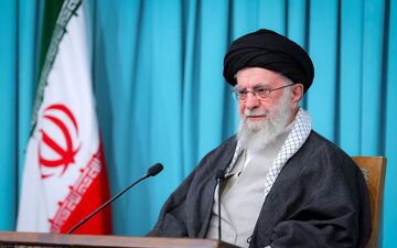  همسر رهبر به شهادت رسید 