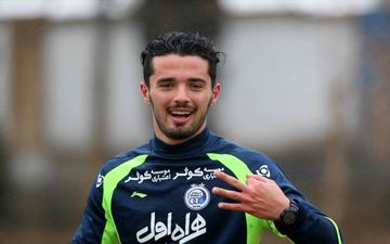 پیام ویژه مهاجم پرسپولیس برای بازیکن جنجالی استقلال