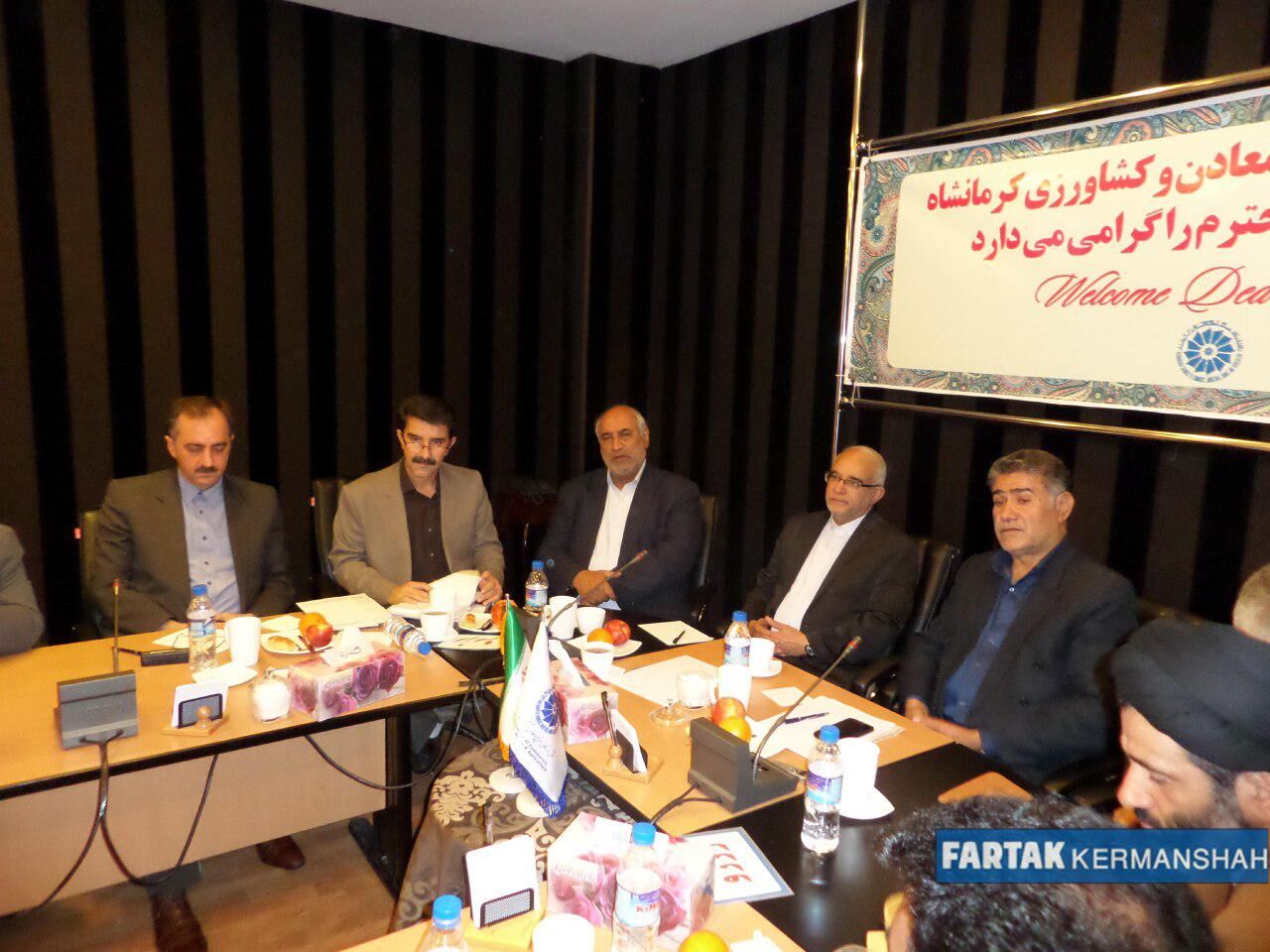 اختصاصی / گزارش تصویری از نشست تشکل های کشاورزی با نمایندگان استان کرمانشاه