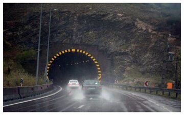  این جاده برفگیر گیلان مسدود شد/ راهداری: با زنجیر چرخ تردد کنید 