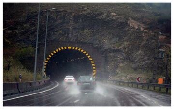  این جاده برفگیر گیلان مسدود شد/ راهداری: با زنجیر چرخ تردد کنید 